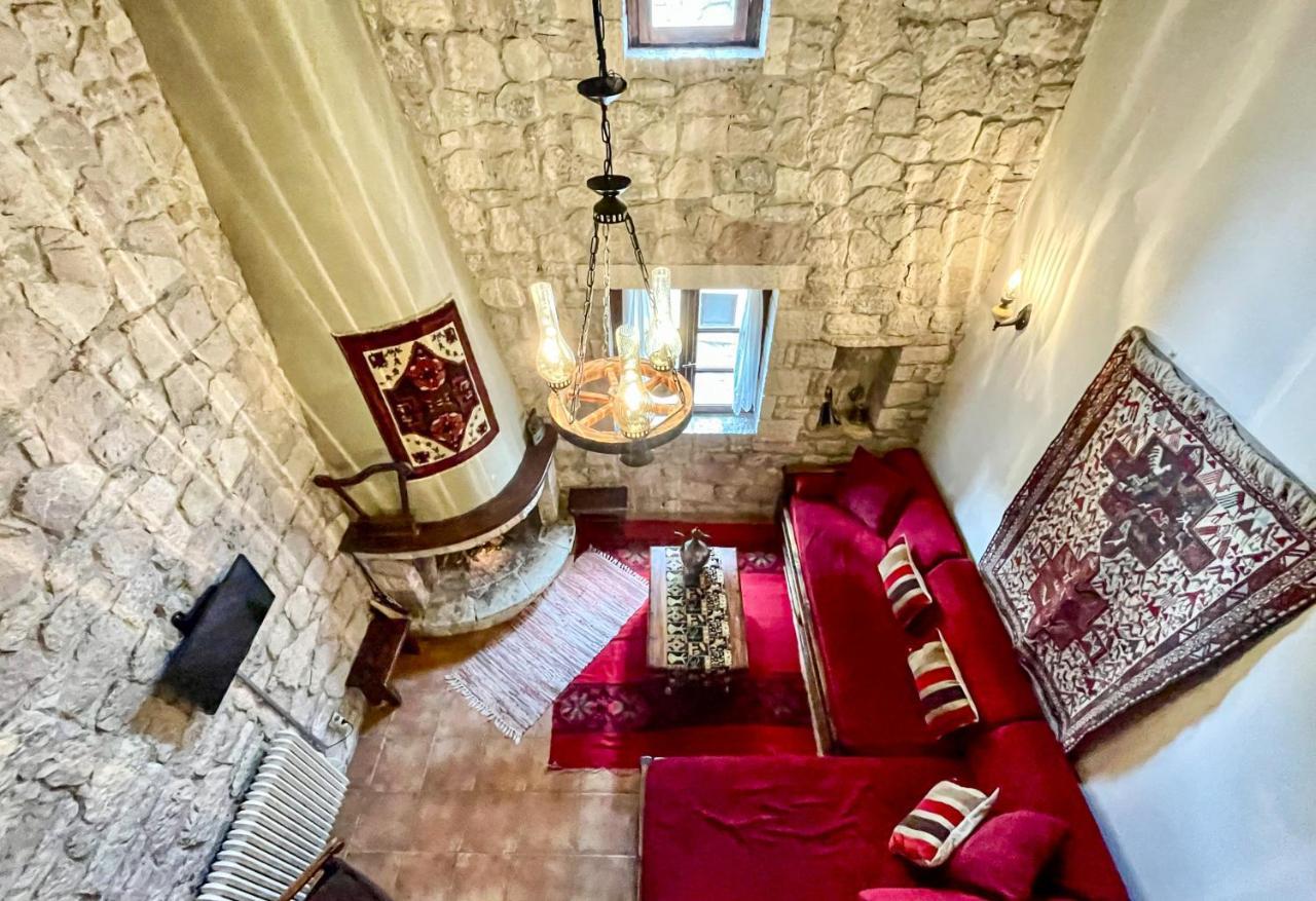 Guesthouse Armakas カラブリタ エクステリア 写真